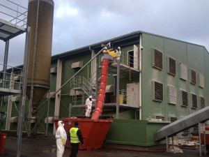 Z drůbežárny do kafilerie putovala už čtvrtina slepic z obřího velkochovu zasaženého ptačí chřipkou