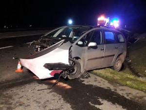 Střet dodávky s osobákem si vyžádal deset zraněných osob včetně čtyř dětí