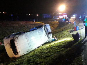 Střet dodávky s osobákem si vyžádal deset zraněných osob včetně čtyř dětí