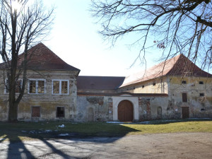 Nadšenci už léta opravují zdevastovaný zámek v Čečovicích, rekonstrukci financují pořádáním kulturních akcí