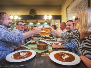 Plzeňský Prazdroj zve na tradiční zabijačku do Hospody Na Spilce nebo na první pivovarský brunch