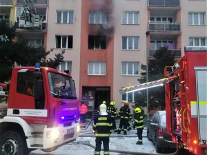 Policisté při požárech zachraňovali životy občanů města, mezi nimi byla i nejstarší stoletá obyvatelka