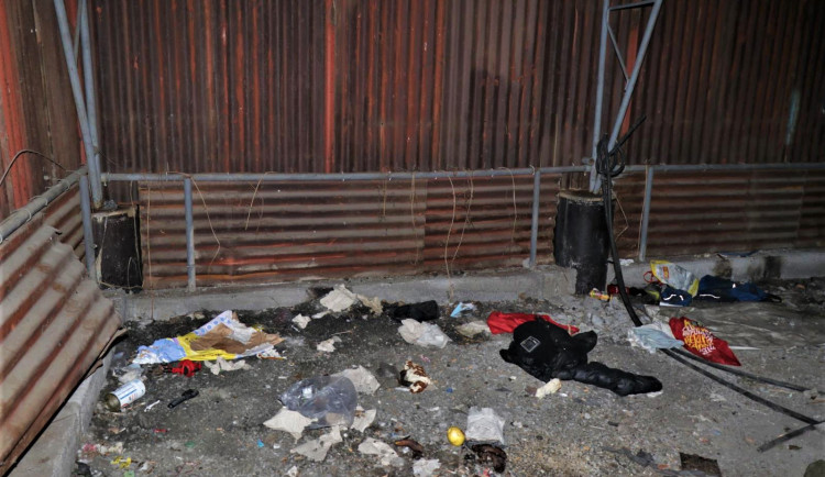 Incident se stal v tomto objektu, kde napadený bezdomovec přebýval