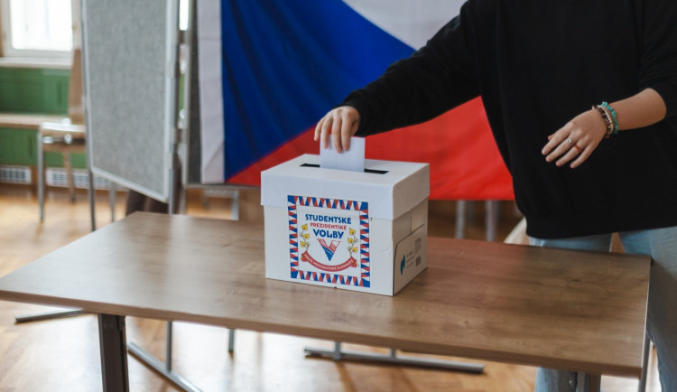 Středoškoláci by za prezidenta chtěli Petra Pavla, žáci z Plzeňského kraje mu dali 85 procent