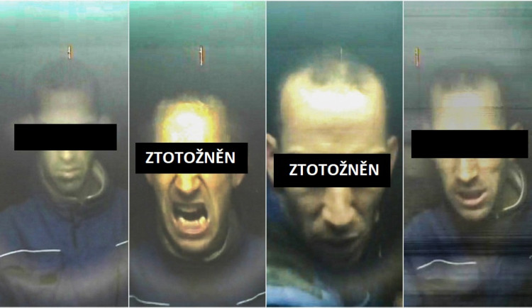 Neznámý muž v návalu vzteku zběsile bušil do bankomatu pěstí i lokty, způsobil škody za desítky tisíc