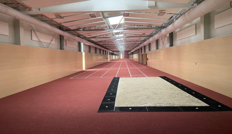 Sportovní gymnázium má nový atletický tunel se zázemím a parkoviště za 118 milionů korun