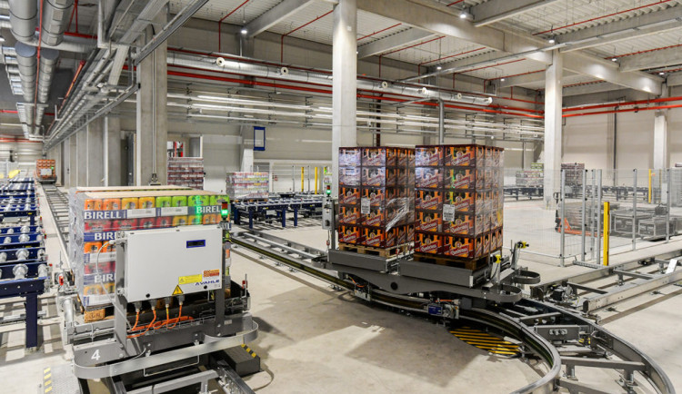Plzeňský pivovar otevřel plně automatizovaný sklad za 780 milionů
