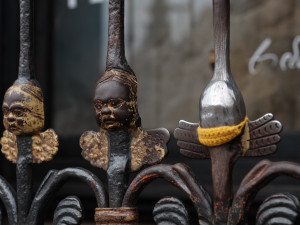 V době koronavirové pandemie dostal Ošahánek roušku