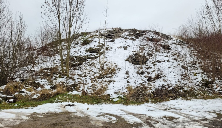 Po dlouhých desetiletích má město naději, že se zbaví Bílé haldy, kde leží tisíce tun strusky z bývalé hutě