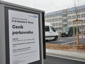 Parkoviště P+R na náměstí Emila Škody začíná nově fungovat s parkovacím lístkem jako jízdenkou do MHD