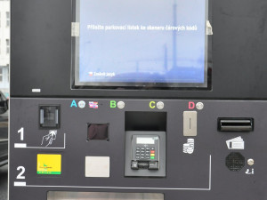 Parkoviště P+R na náměstí Emila Škody začíná nově fungovat s parkovacím lístkem jako jízdenkou do MHD