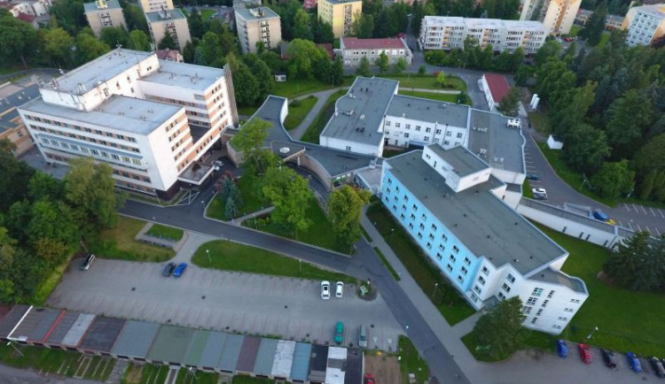 Převod nemocnice v Jablonci na akciovku je opět ve hře. Odbory jsou proti, sbírají podpisy pod petici