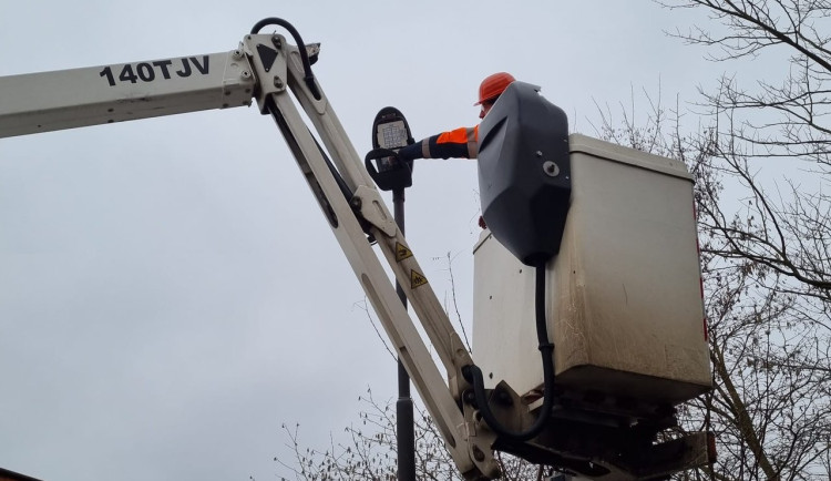 Nové lampy u Boleváku byly trnem v oku pro ekology, svítit proto budou jen ráno a večer