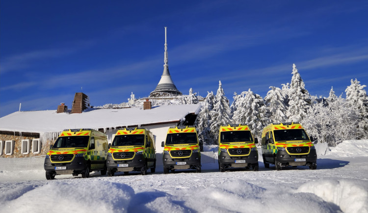 Vozový park záchranné služby posílilo pět nových výjezdových vozidel