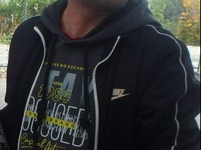 Policisté pátrají po svědcích, kteří znali tohoto muže a mohli by poskytnout informace o jeho posledních dnech, kdy byl ještě naživu