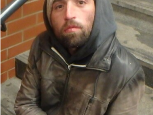 Policisté pátrají po svědcích, kteří znali tohoto muže a mohli by poskytnout informace o jeho posledních dnech, kdy byl ještě naživu