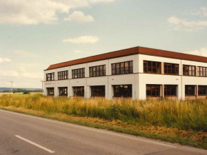 Počátky výroby Chotěšově, archivní snímek z roku 1996