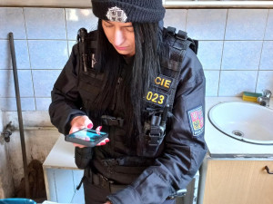 Pečlivá kontrola pravosti dokladů