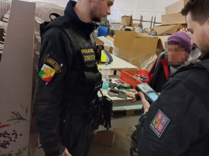 Pečlivá kontrola pravosti dokladů