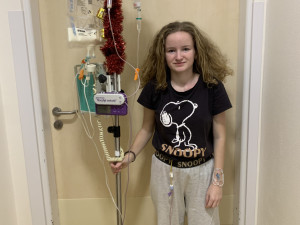 Devatenáctiletá studentka shání peníze na operaci, která jí může zachránit život. Na její problém neexistuje lék