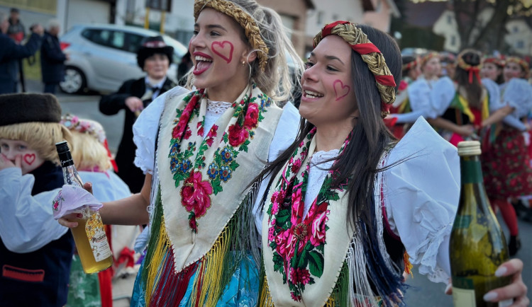 FOTO: Už je konec masopustu, bájo, už je konec muziky... V Postřekově na Chodsku slavili nejznámější masopust