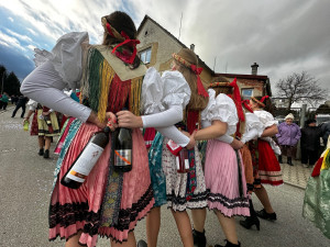 Už je konec masopustu, bájo, už je konec muziky. V Postřekově na Chodsku slavili nejznámější masopust