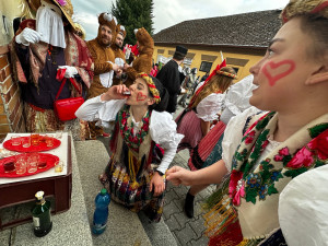 Už je konec masopustu, bájo, už je konec muziky. V Postřekově na Chodsku slavili nejznámější masopust