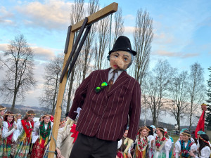 Už je konec masopustu, bájo, už je konec muziky. V Postřekově na Chodsku slavili nejznámější masopust