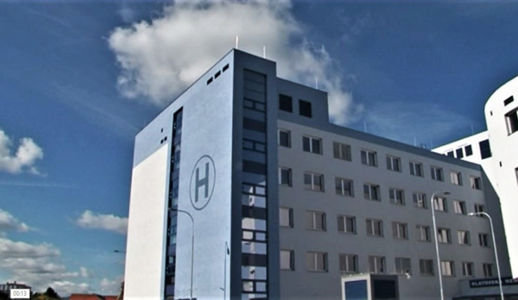 Nemocnice potřebuje dostavět pavilon a vybudovat urgentní příjem, aniž by se přerušil provoz operačních sálů