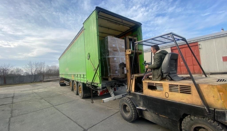 Plzeňský kraj pokračuje v pomoci Ukrajině, poslal tam už čtvrtou zásilku humanitární pomoci