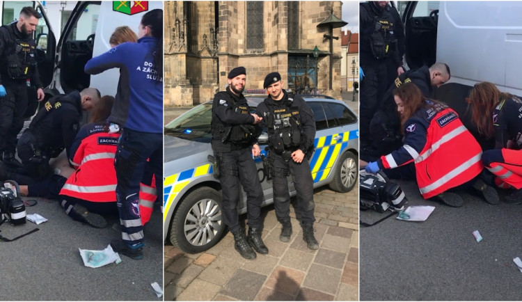 VIDEO: Policisté resuscitovali řidiče dodávky, který zkolaboval v centru Plzně