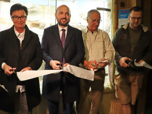 Starostka MO Plzeň 1 Ivana Bubeníčková (ANO), primátor Plzně Roman Zarzycký (ANO), ředitel zahrady Jiří Trávníček, chovatel hadů Jan Dohnal