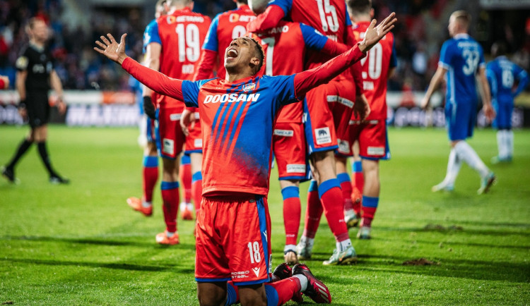 Fotbalisté Plzně zdolali Liberec 2:1 a vystřídali Slavii v čele neúplné tabulky
