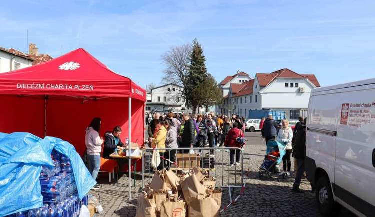Charity z plzeňské diecéze daly za rok potraviny 25 000 ukrajinských uprchlíků
