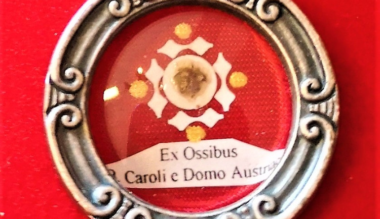 Nepomuk získal vzácnou relikvii, kousek žebra posledního českého krále Karla I.