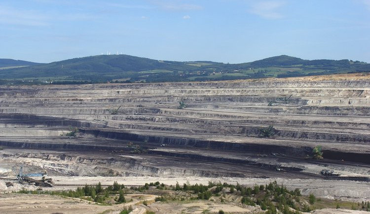 Polsko povolilo těžbu v dole Turów na dalších 22 let. Odtok vody z Česka neřeší, tvrdí aktivisté