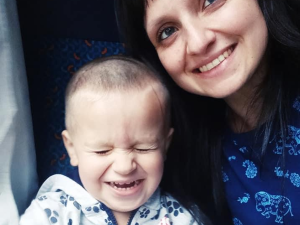 „Hele mámo, letadlo.“ Slyšet tuto větu je největším přáním maminky malého Damiána, který se potýká s autismem