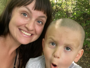 „Hele mámo, letadlo.“ Slyšet tuto větu je největším přáním maminky malého Damiána, který se potýká s autismem