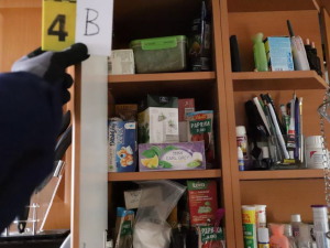 Povedená rodinka kšeftovala s drogami, policisté obvinili bratra se sestrou i jejich matku