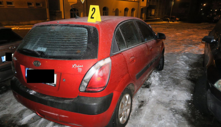 Posilnil se na cestu alkoholem a pak ani nedokázal vyjet z parkoviště