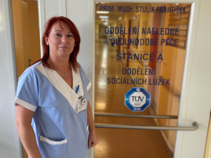 Sestřička z Domažlické nemocnice Jana Hlaváčová obsadila třetí místo v soutěži Sestra sympatie