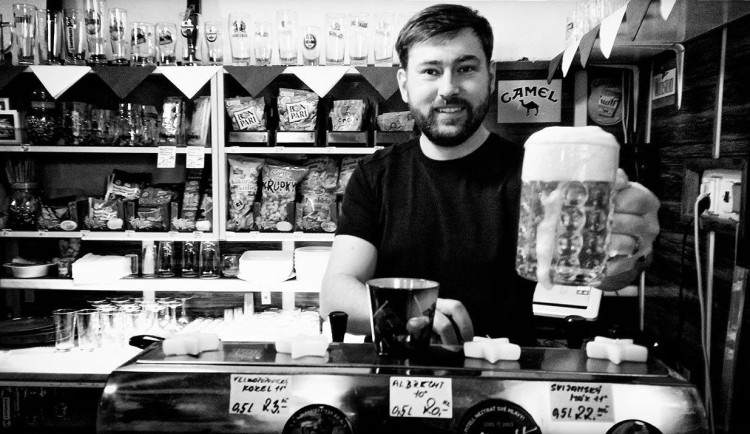 Vesnice své hospody nedají. Než aby byly zavřené, provozují je ve své režii