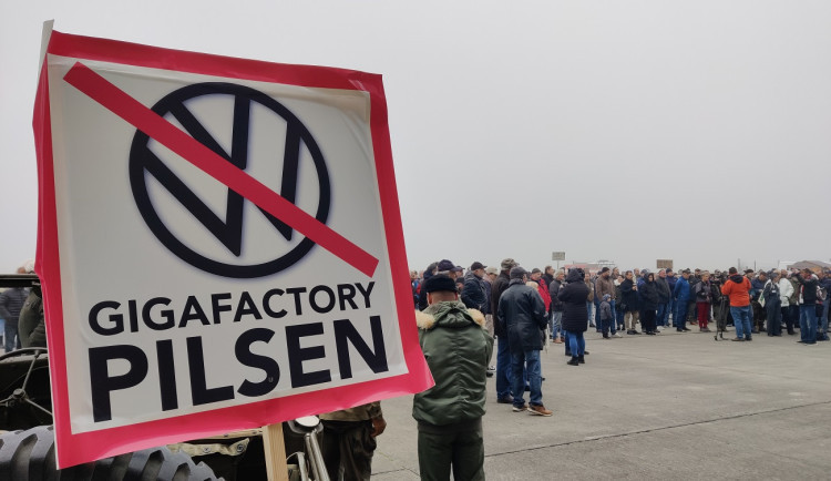 size4-16705214923664-231-volkswagen-o-mesice-odklada-rozhodnuti-o-mozne-stavbe-obri-tovarny-na-baterie-nedaleko-od-plzne