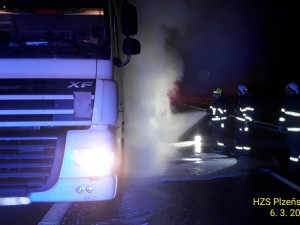 Na dálnici D5 opět hořel kamion, škoda jde do statisíců