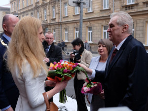V roce 2017 přivítal prezidenta a první dámu tehdejší hejtman Josef Bernard  s manželkou.