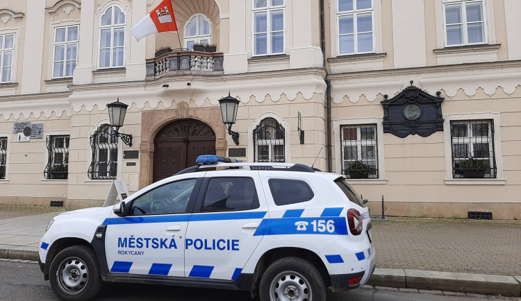 Patnáct strážníků řeší v Rokycanech tisíce událostí ročně, práce mají čím dál víc