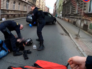 VIDEO: Zraněnému motorkáři poskytli první pomoc policisté z nedávno zavedené pořádkové jednotky