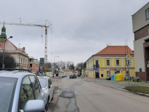 Řidiče v Rokycanech čekají zásadní dopravní omezení, začíná náročná rekonstrukce Jiráskovy ulice