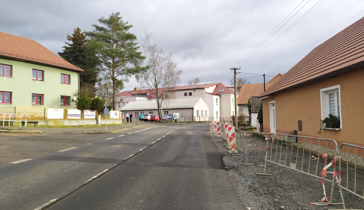 Řidiče čekají na hlavním tahu z Plzně na Tábor dopravní omezení, projedou kyvadlově