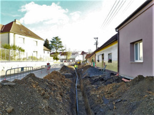 Řidiče čekají na hlavním tahu z Plzně na Tábor dopravní omezení, projedou kyvadlově